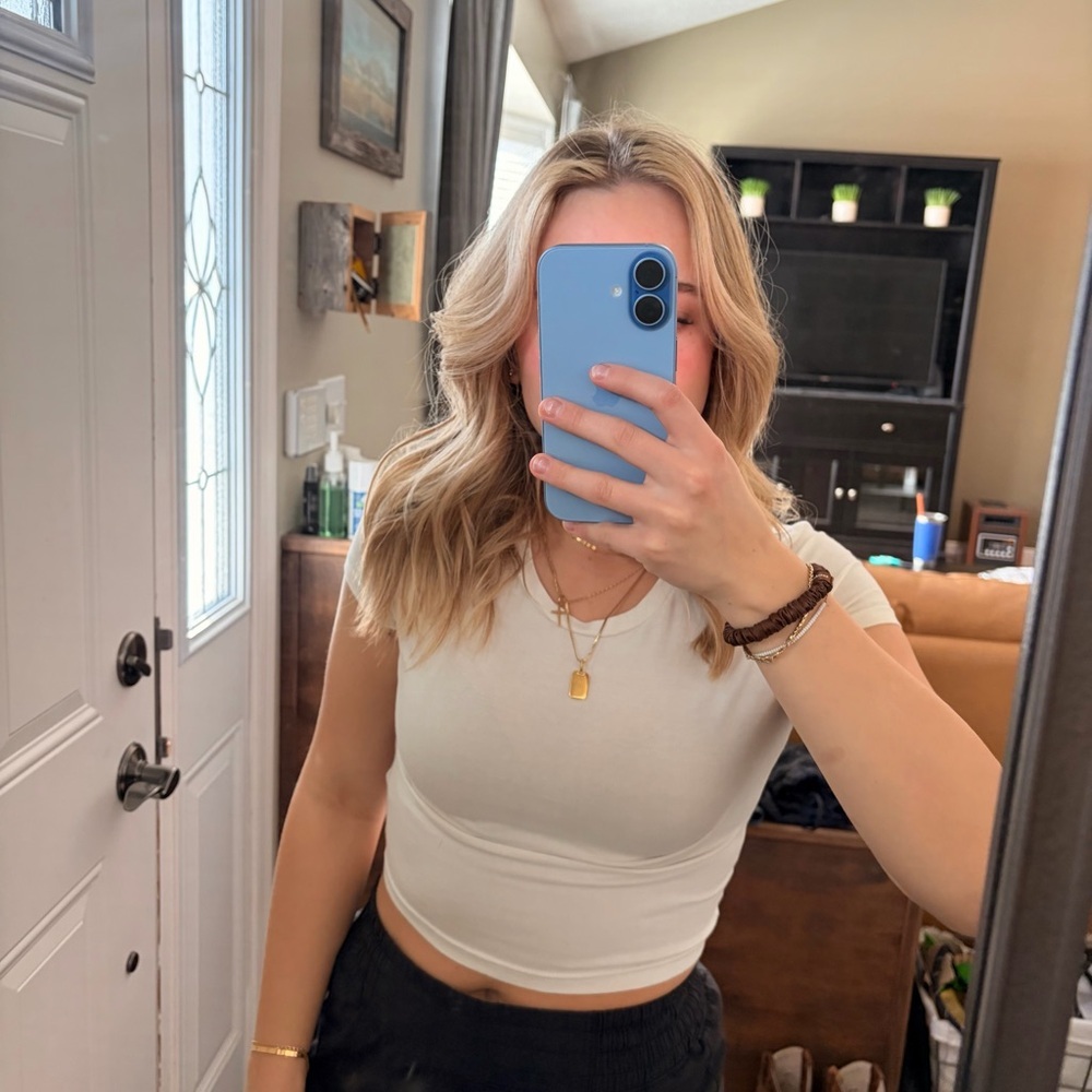 Aritzia Tee